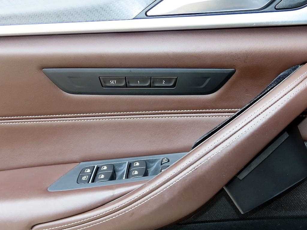 BMW 5시리즈 5시리즈 (G30) 530i M 스포츠 플러스 이미지 12