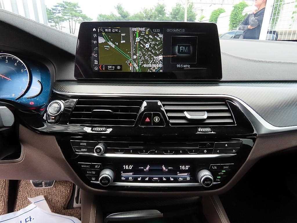 BMW 5시리즈 5시리즈 (G30) 530i M 스포츠 플러스 이미지 14