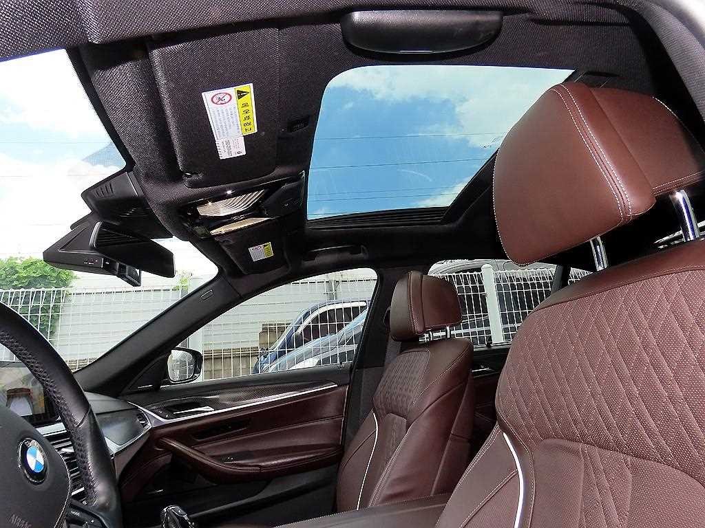 BMW 5시리즈 5시리즈 (G30) 530i M 스포츠 플러스 이미지 17