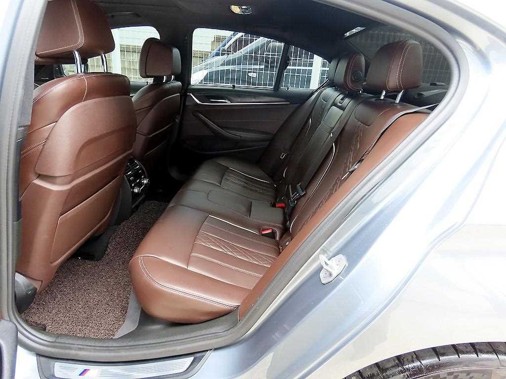 BMW 5시리즈 5시리즈 (G30) 530i M 스포츠 플러스 이미지 6