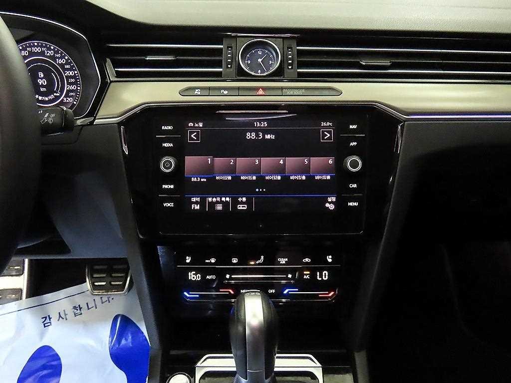 폭스바겐 아테온 2.0 TDI 엘레강스 프레스티지 이미지 11