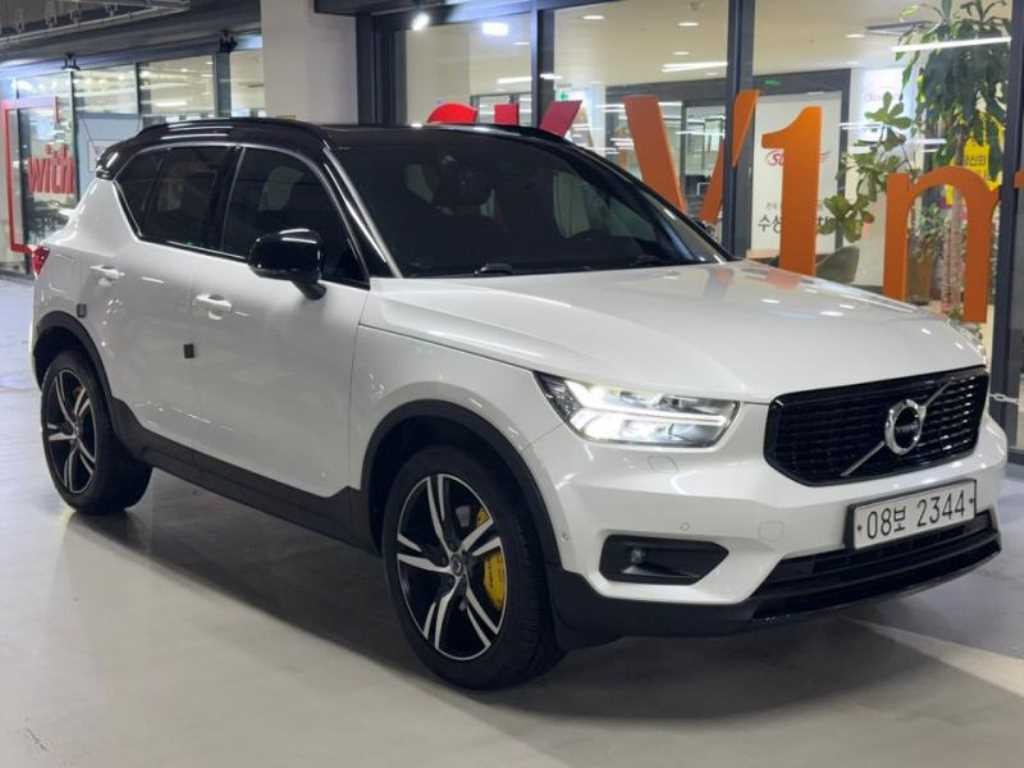 볼보 XC40 T4 4WD R-디자인 이미지 1