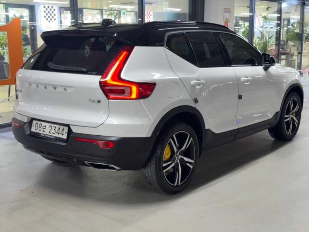 볼보 XC40 T4 4WD R-디자인 이미지 4