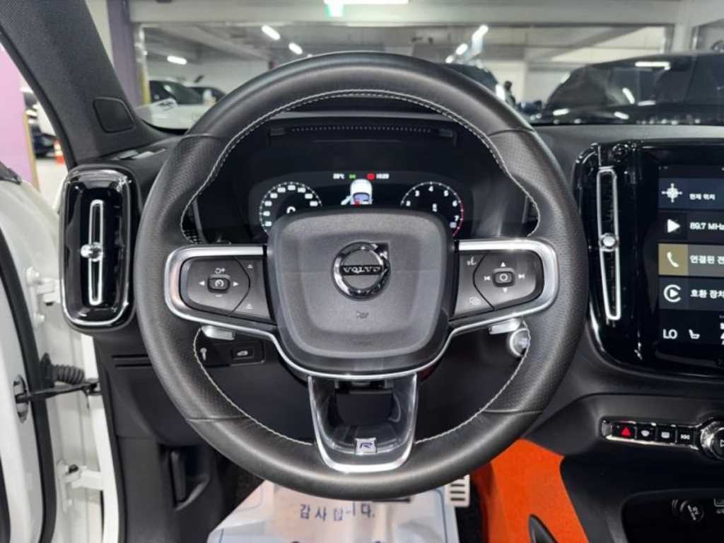 볼보 XC40 T4 4WD R-디자인 이미지 8