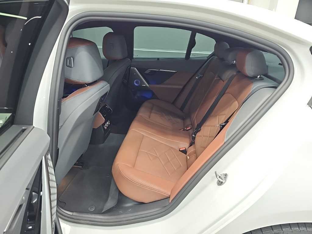 BMW i5 xDrive 40 M 스포츠 이미지 12