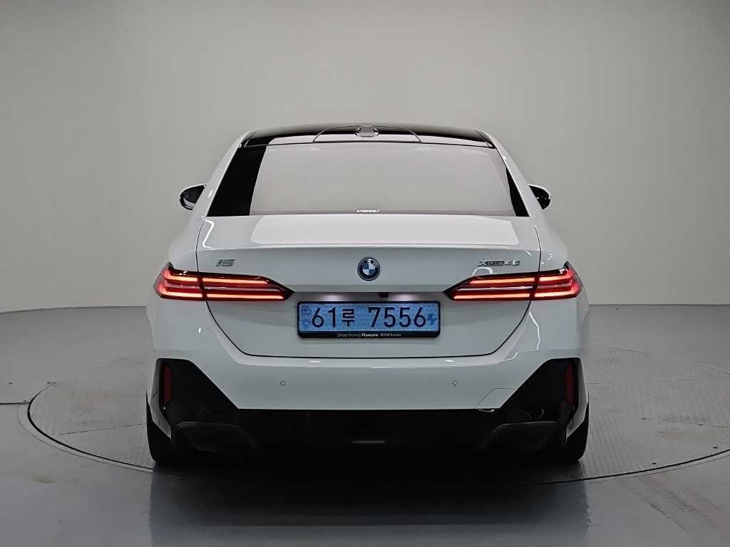 BMW i5 xDrive 40 M 스포츠 이미지 3
