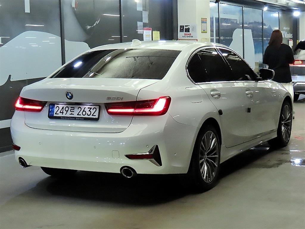 BMW 3시리즈 3시리즈 (G20) 320i M 스포츠 이미지 4