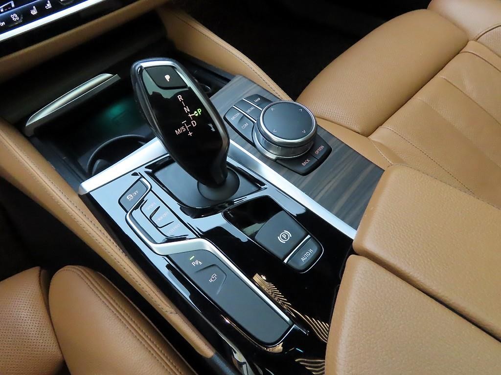 BMW 5시리즈 5시리즈 (G30) 520d xDrive M 스포츠 플러스 이미지 10