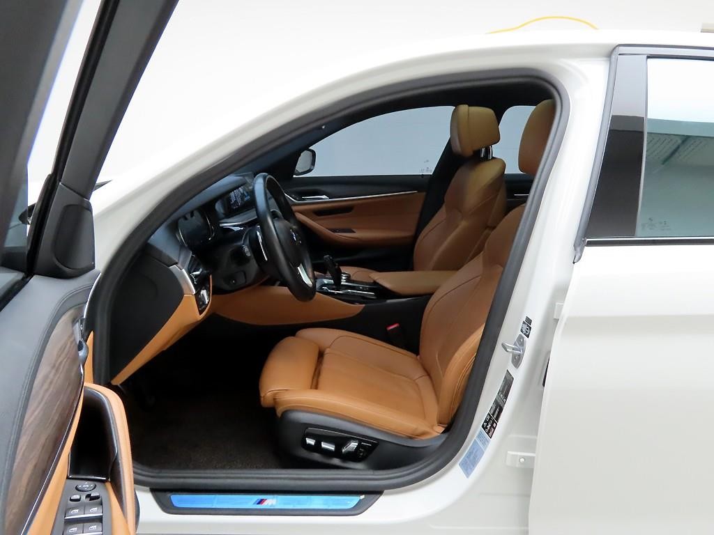 BMW 5시리즈 5시리즈 (G30) 520d xDrive M 스포츠 플러스 이미지 11