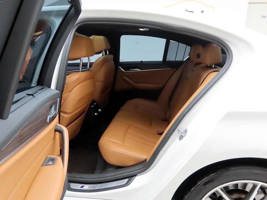 BMW 5시리즈 5시리즈 (G30) 520d xDrive M 스포츠 플러스 이미지 12