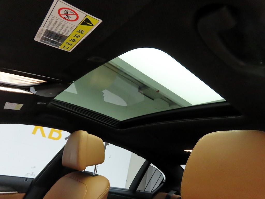 BMW 5시리즈 5시리즈 (G30) 520d xDrive M 스포츠 플러스 이미지 15