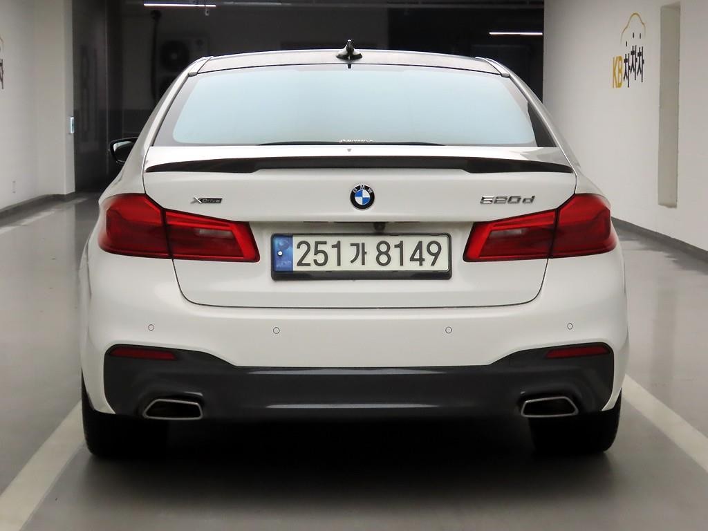 BMW 5시리즈 5시리즈 (G30) 520d xDrive M 스포츠 플러스 이미지 3