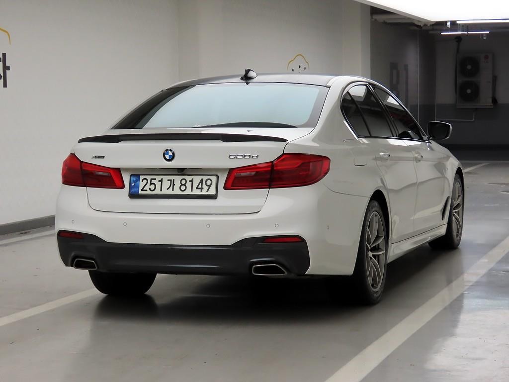 BMW 5시리즈 5시리즈 (G30) 520d xDrive M 스포츠 플러스 이미지 4