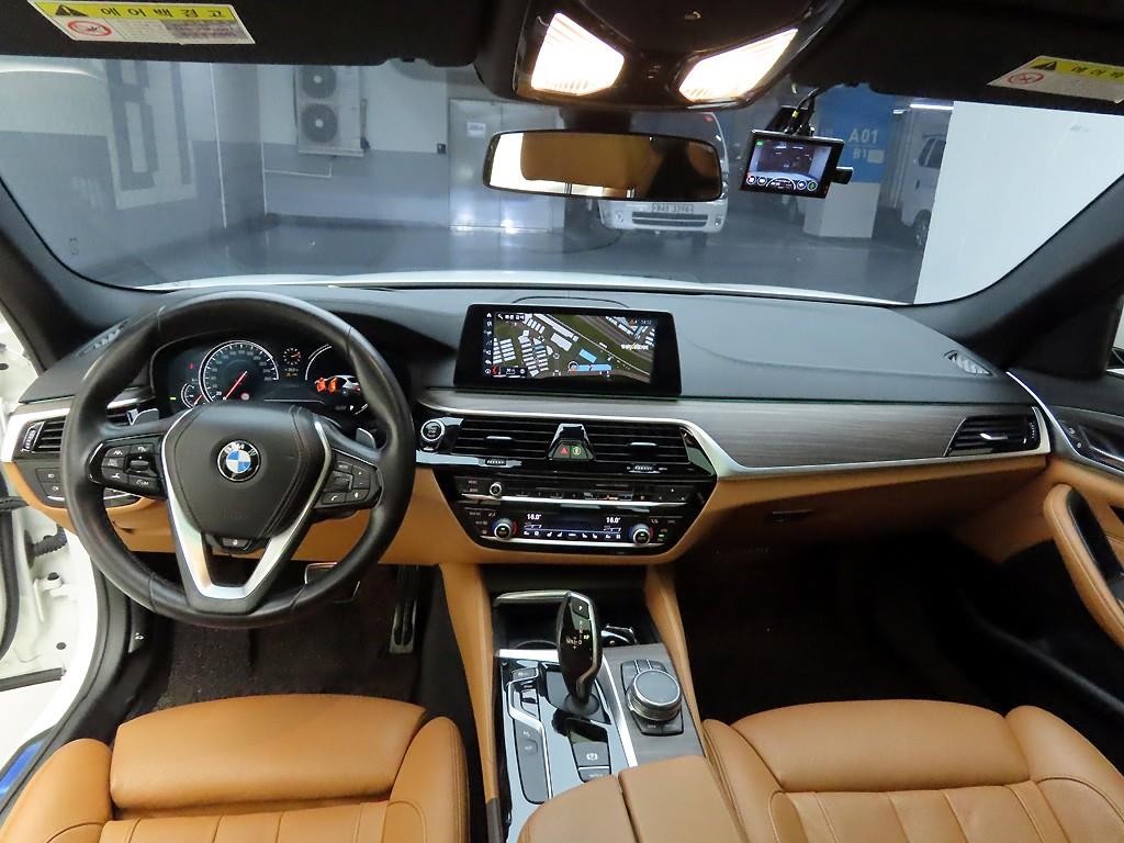 BMW 5시리즈 5시리즈 (G30) 520d xDrive M 스포츠 플러스 이미지 6