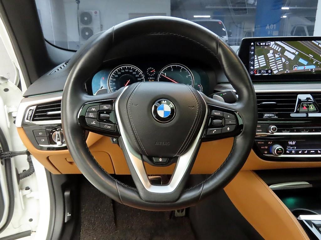 BMW 5시리즈 5시리즈 (G30) 520d xDrive M 스포츠 플러스 이미지 7