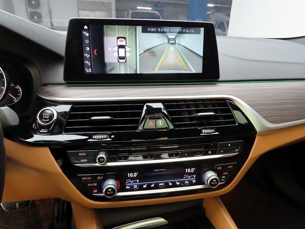 BMW 5시리즈 5시리즈 (G30) 520d xDrive M 스포츠 플러스 이미지 9