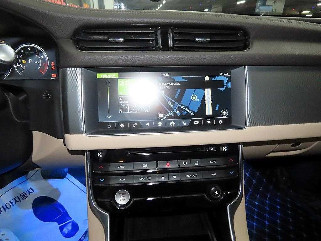 재규어 XF XF(X260) 2.5T 프레스티지 이미지 11