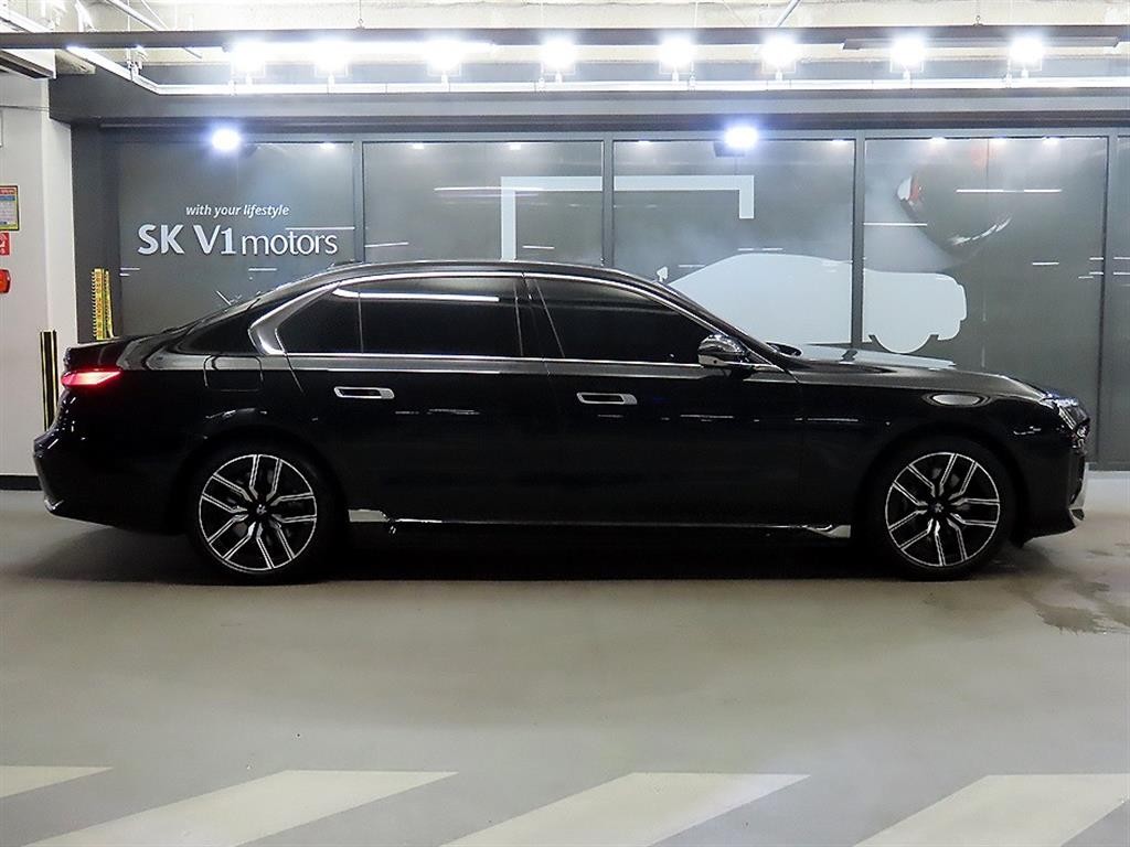 BMW i7 BMW i7 eDrive 50 M 스포츠 리미티드 이미지 3