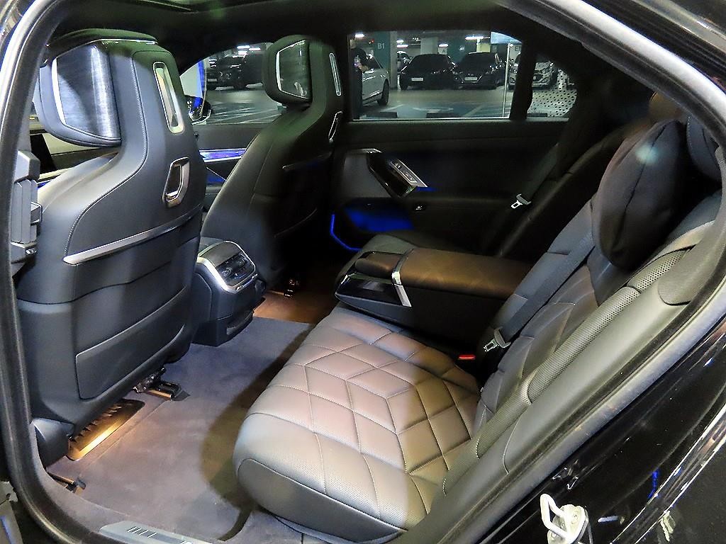 BMW i7 BMW i7 eDrive 50 M 스포츠 리미티드 이미지 7