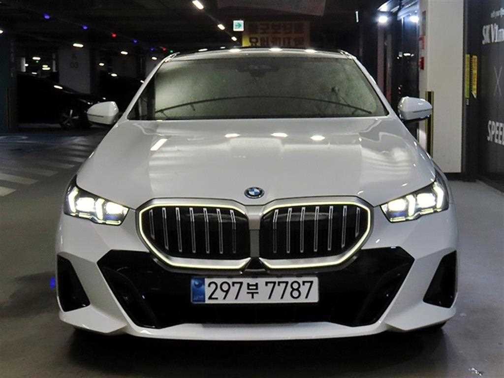 BMW 5시리즈 5시리즈 (G60) 530e M 스포츠 이미지 2