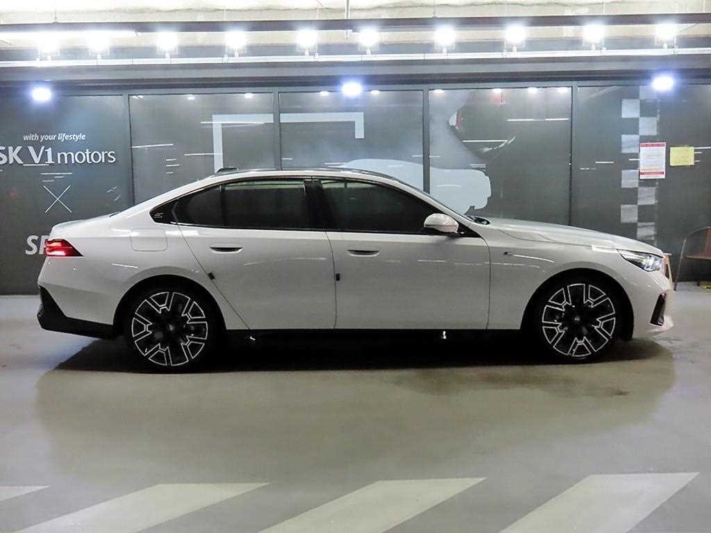 BMW 5시리즈 5시리즈 (G60) 530e M 스포츠 이미지 3
