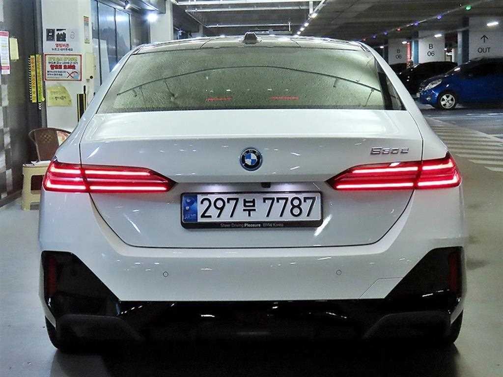 BMW 5시리즈 5시리즈 (G60) 530e M 스포츠 이미지 5