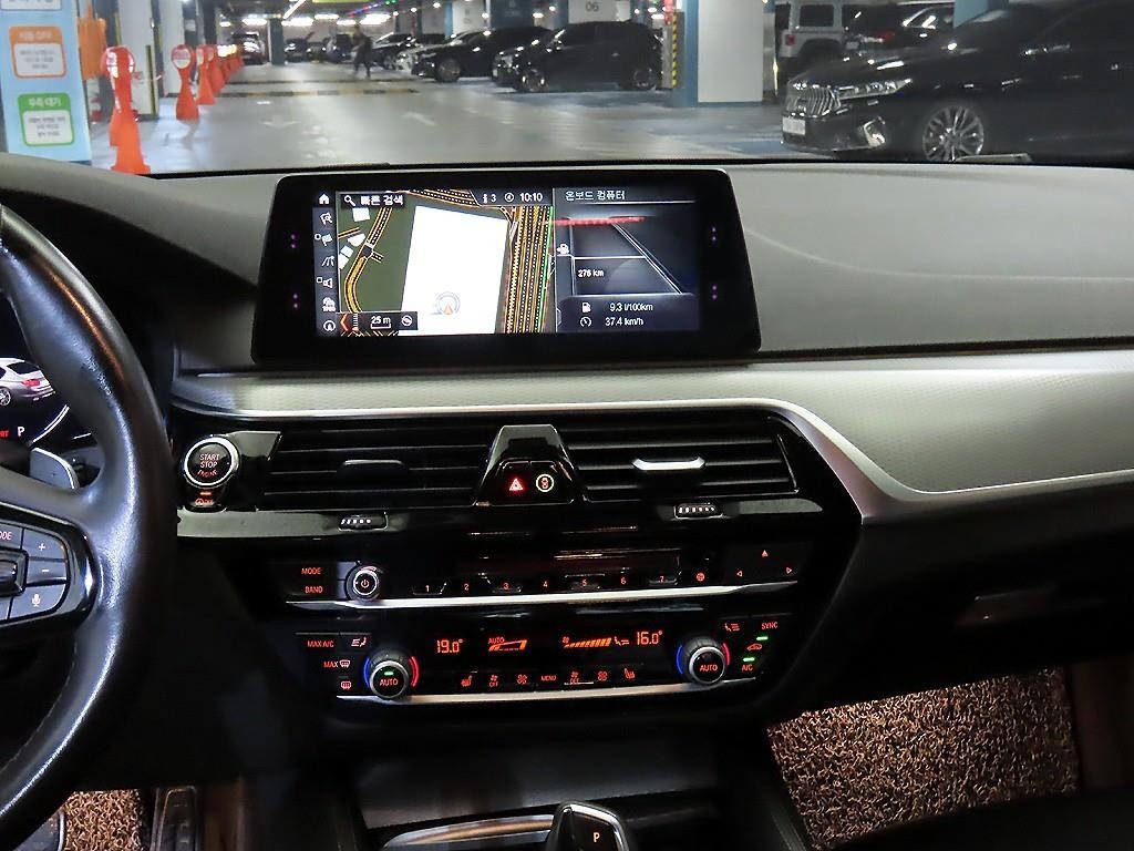 BMW 5시리즈 5시리즈 (G30) 530i xDrive M 스포츠 플러스 이미지 11