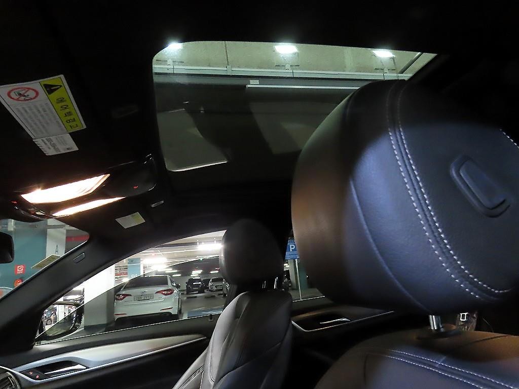 BMW 5시리즈 5시리즈 (G30) 530i xDrive M 스포츠 플러스 이미지 17