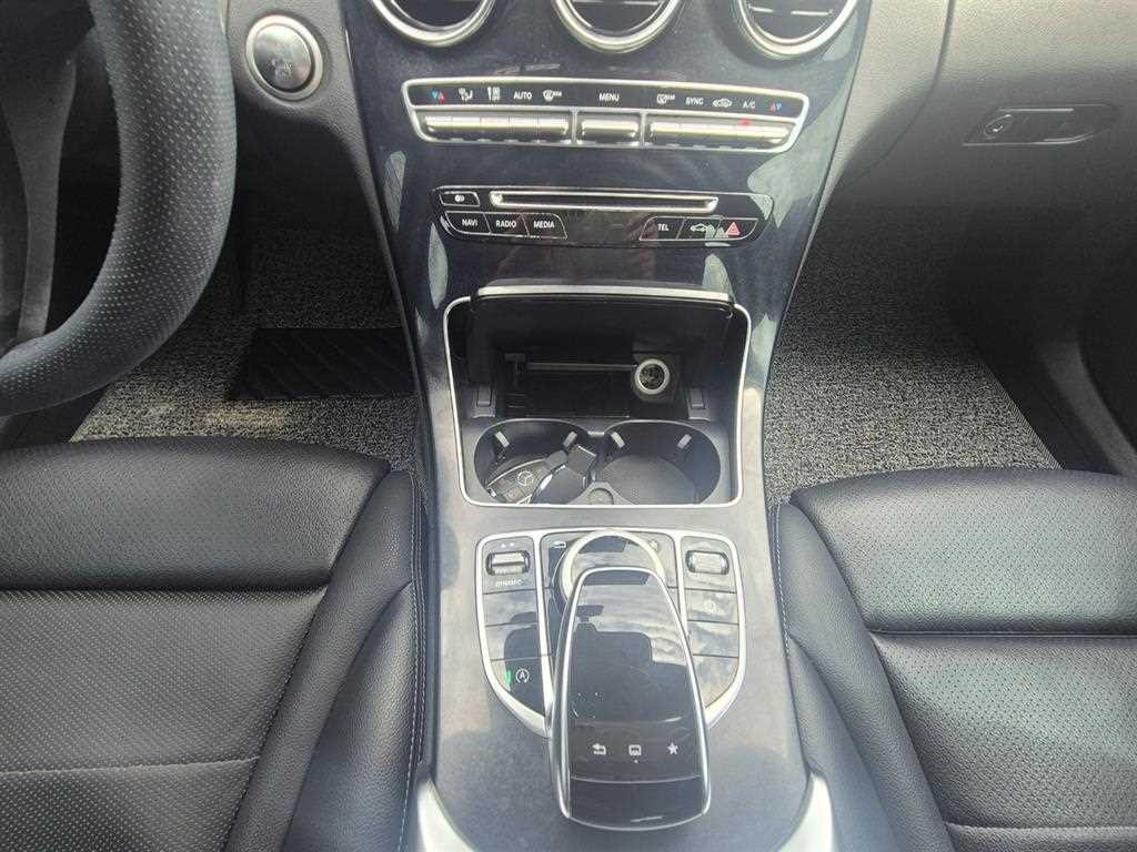 벤츠 C 클래스 C클래스 W205 C220 d 아방가르드 이미지 9