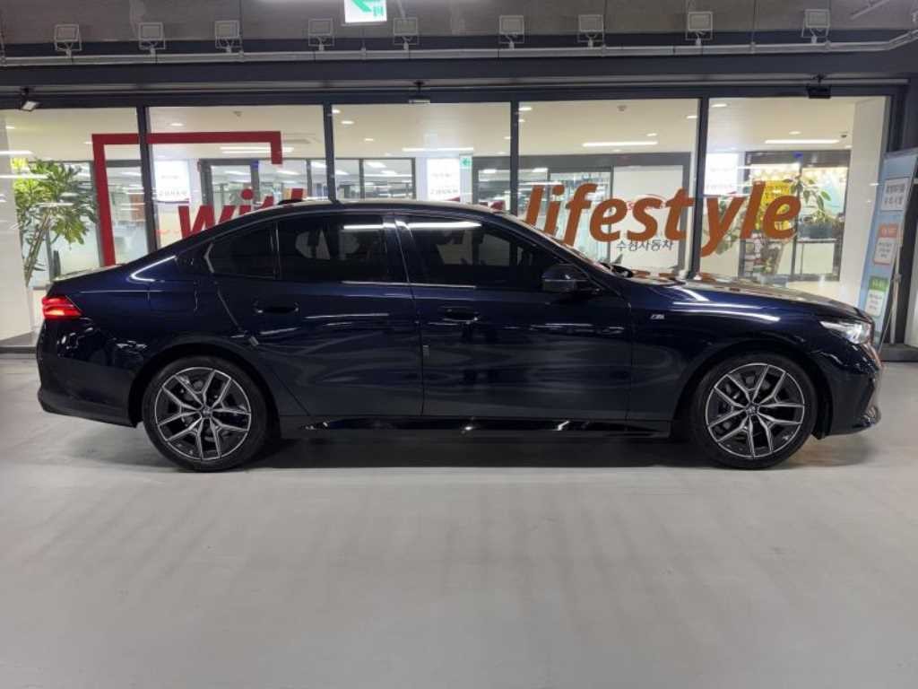 BMW 5시리즈 5시리즈 (G60) 520i M 스포츠 이미지 3