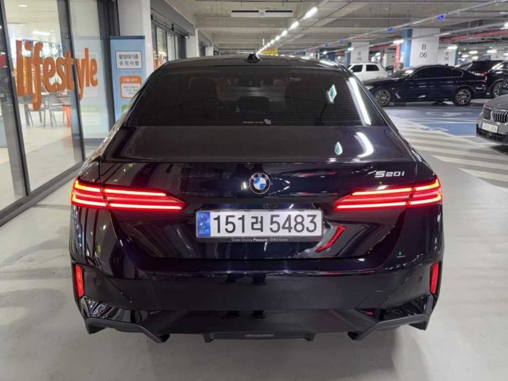 BMW 5시리즈 5시리즈 (G60) 520i M 스포츠 이미지 5