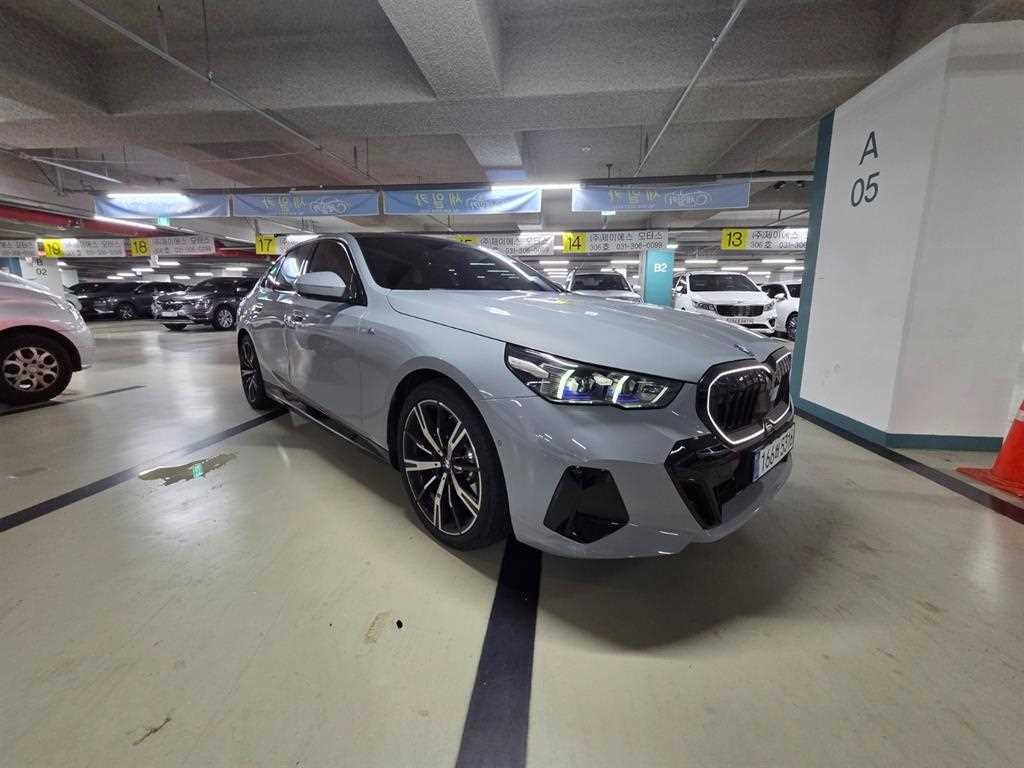 BMW 5시리즈 5시리즈 (G60) 530e M 스포츠 이미지 2