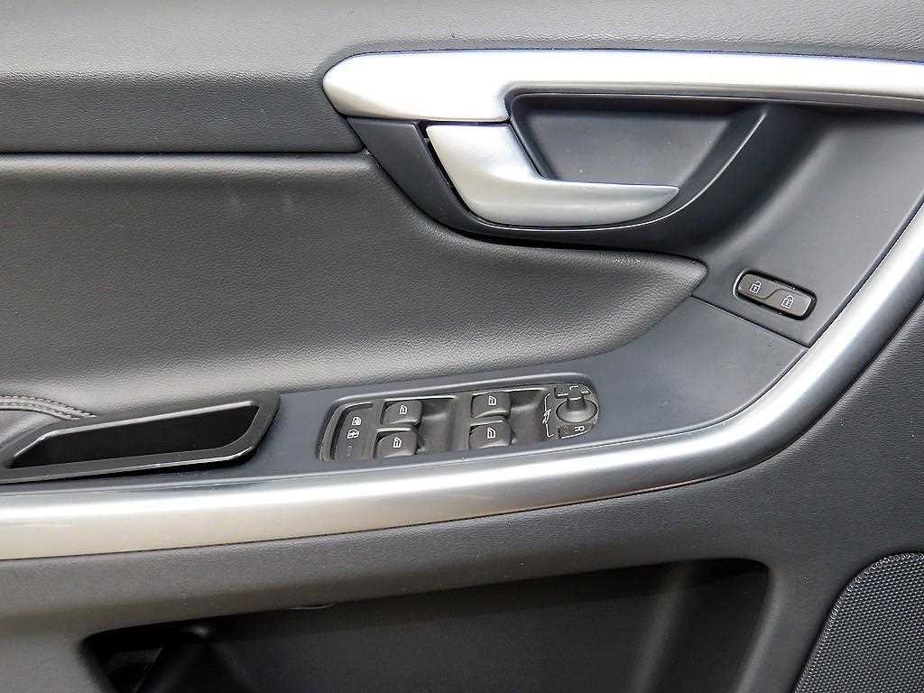 볼보 XC60 D3 이미지 11