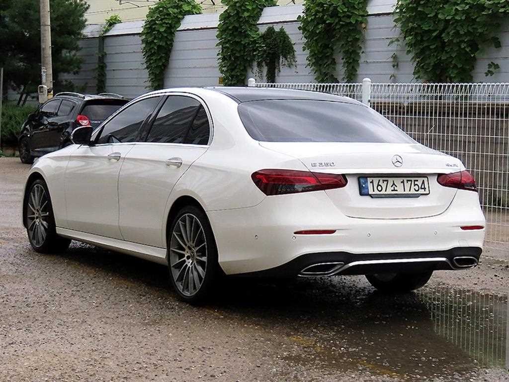 벤츠 E 클래스 E-클래스 W213 E350 4MATIC AMG LINE 이미지 3