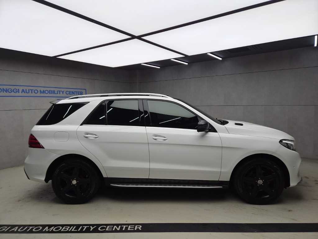 벤츠 GLE 클래스 GLE 클래스 W166 GLE 350 d 4MATIC 이미지 2