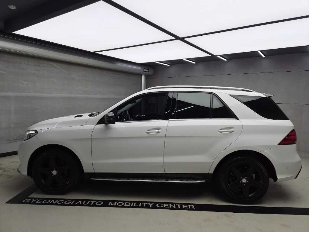 벤츠 GLE 클래스 GLE 클래스 W166 GLE 350 d 4MATIC 이미지 4