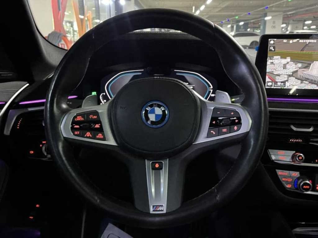 BMW 5시리즈 5시리즈 (G30) 530e M 스포츠 이미지 11