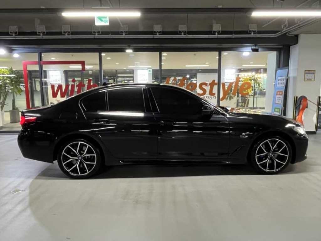 BMW 5시리즈 5시리즈 (G30) 530e M 스포츠 이미지 3