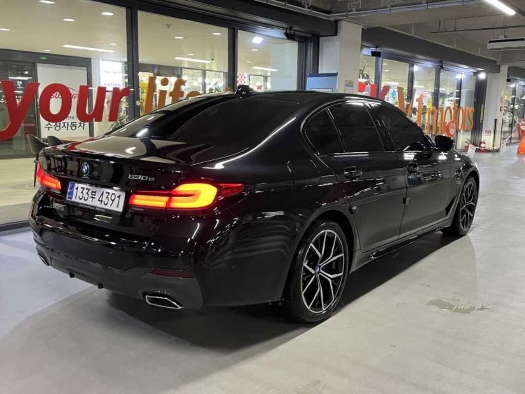 BMW 5시리즈 5시리즈 (G30) 530e M 스포츠 이미지 4