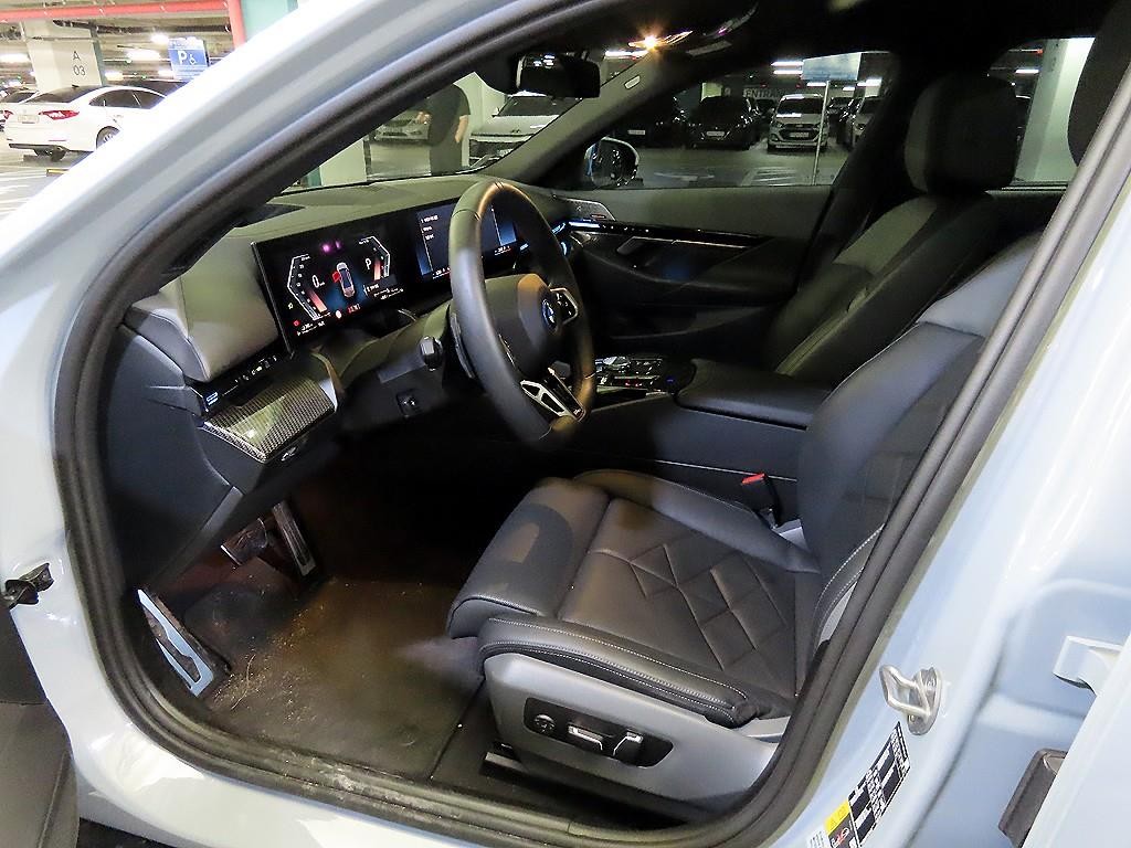 BMW 5시리즈 5시리즈 (G60) 530e M 스포츠 프로 이미지 6