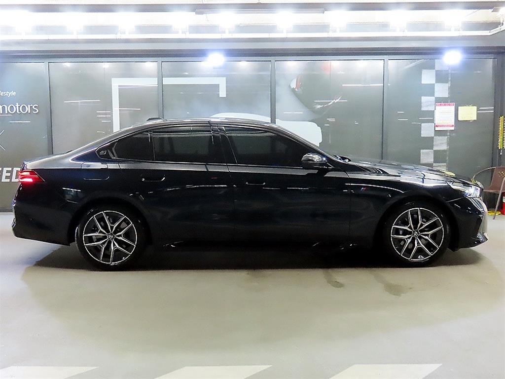 BMW 5시리즈 5시리즈 (G60) 520i M 스포츠 이미지 3