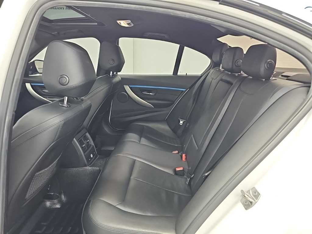 BMW 3시리즈 3시리즈 (F30) 330e i퍼포먼스 M 스포츠 이미지 12