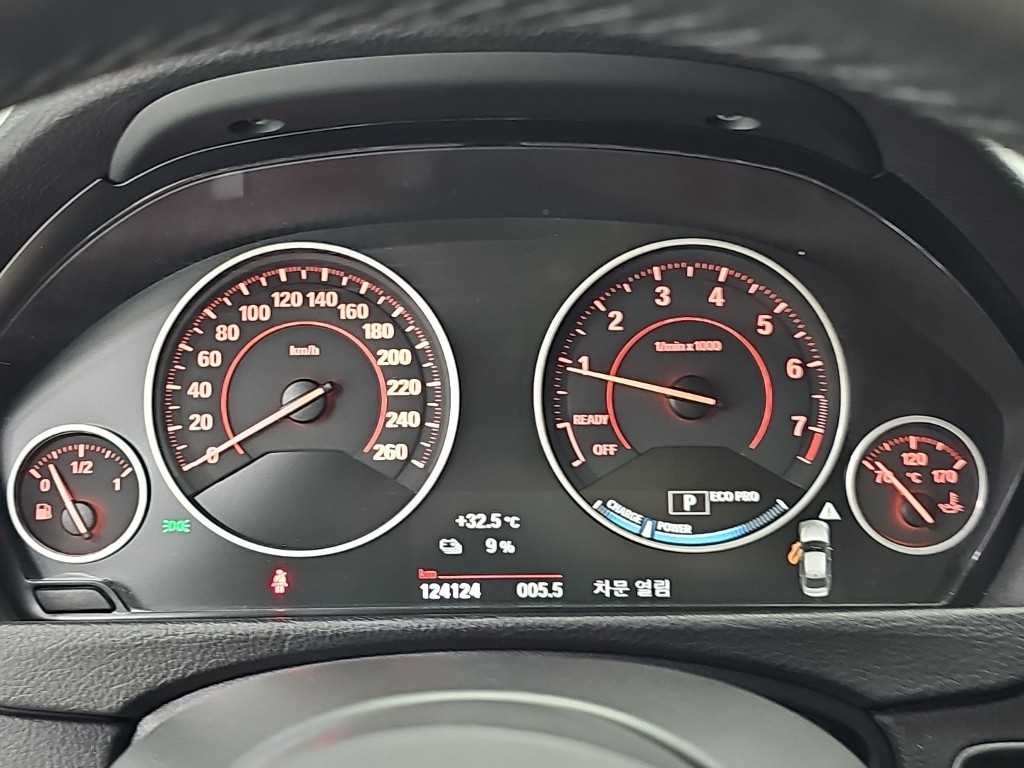 BMW 3시리즈 3시리즈 (F30) 330e i퍼포먼스 M 스포츠 이미지 6
