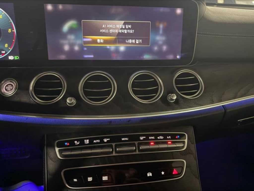 벤츠 E 클래스 E-클래스 W213 E220d 4MATIC AMG라인 이미지 10