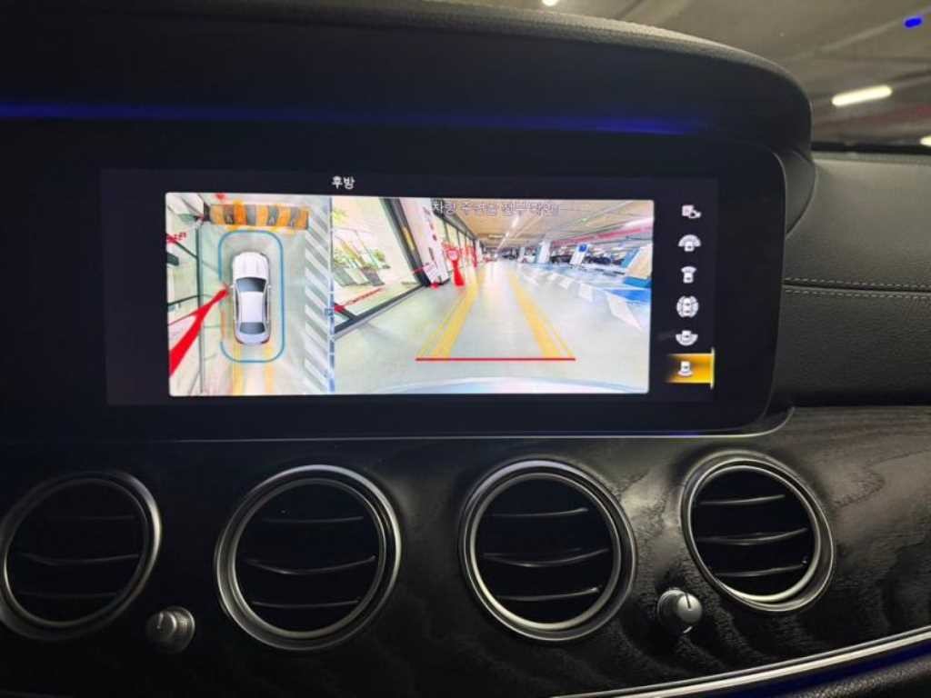 벤츠 E 클래스 E-클래스 W213 E220d 4MATIC AMG라인 이미지 11