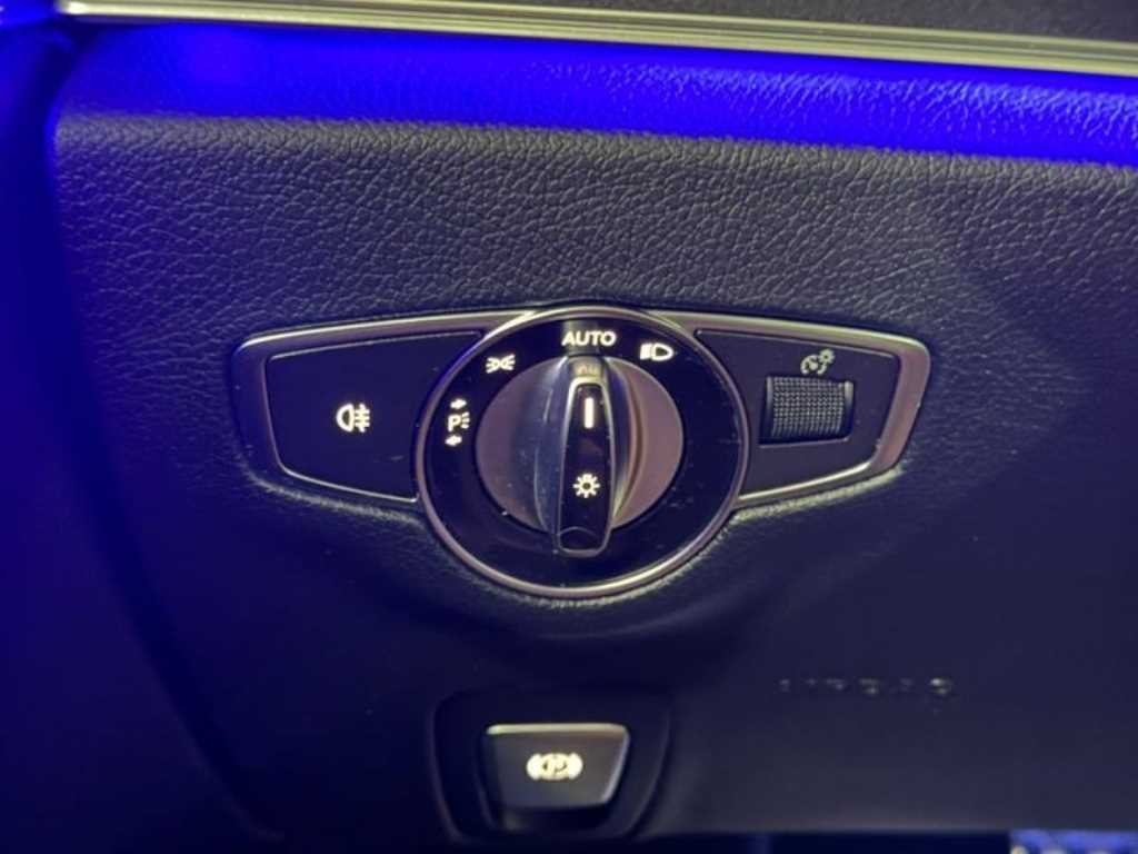 벤츠 E 클래스 E-클래스 W213 E220d 4MATIC AMG라인 이미지 12
