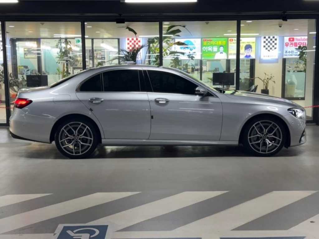 벤츠 E 클래스 E-클래스 W213 E220d 4MATIC AMG라인 이미지 3