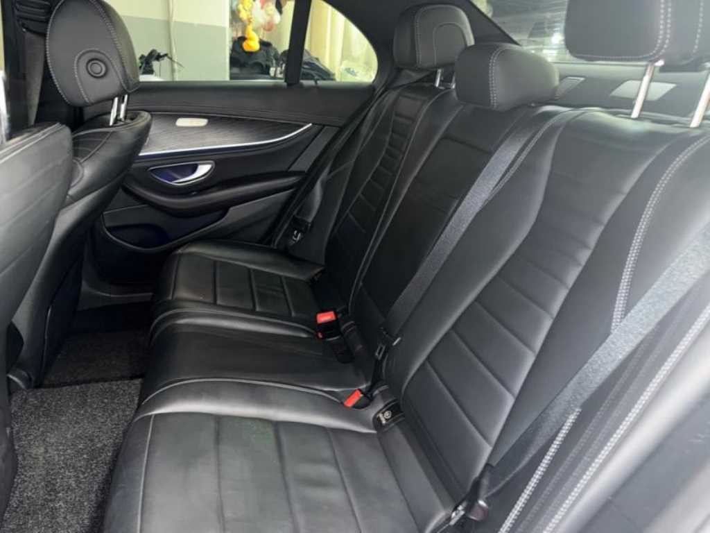 벤츠 E 클래스 E-클래스 W213 E220d 4MATIC AMG라인 이미지 7