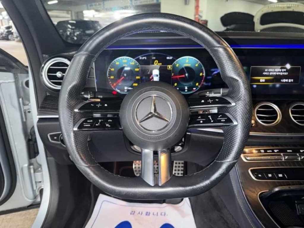벤츠 E 클래스 E-클래스 W213 E220d 4MATIC AMG라인 이미지 8