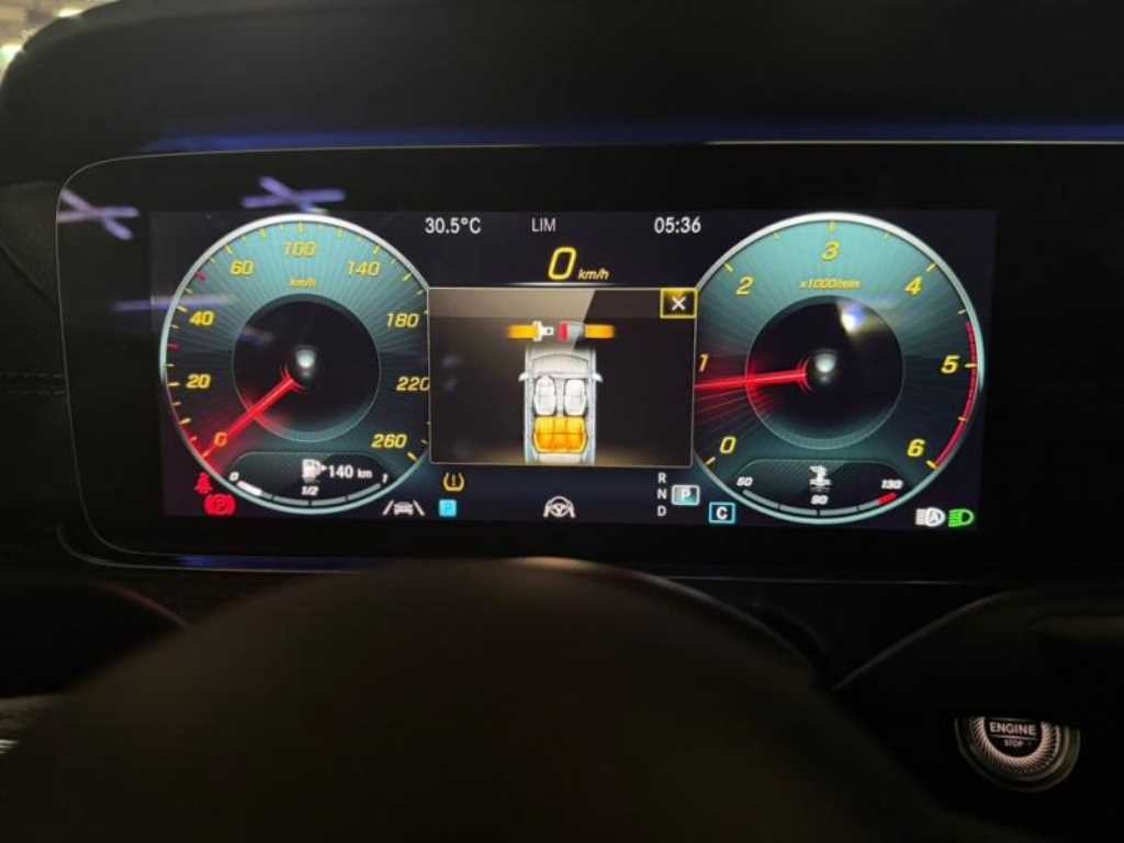 벤츠 E 클래스 E-클래스 W213 E220d 4MATIC AMG라인 이미지 9